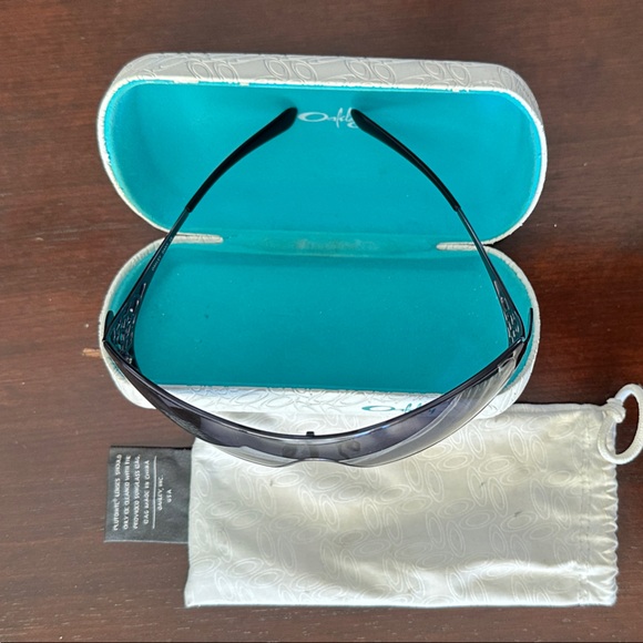 Oakley Black Shield Sunglasses with Decorative Temples. Comes with hard case. - Picture 6 of 6